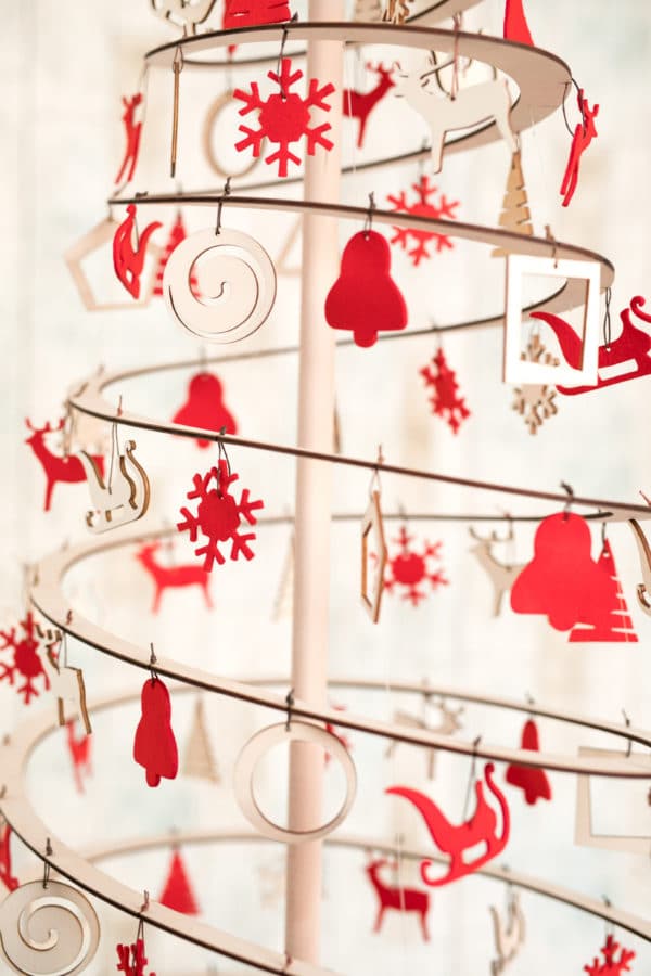 Sapin de Noël SPIRALE ovale en bois 137 cm – Image 4